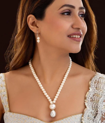 Pearl Necklace with Center Stone